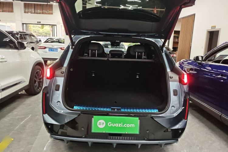 Used Lynk & Co 08 EM-P 2025 220 km All-Wheel-Drive Performance Halo
