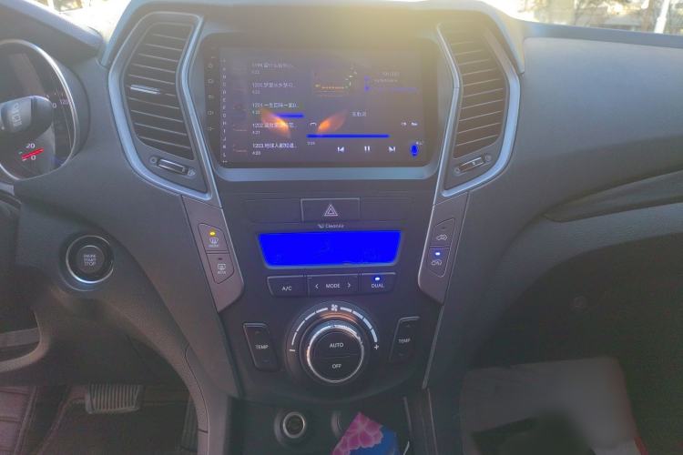 Used Hyundai Santa Fe 2013 2.4L Automatic 4x4 Smart Version
