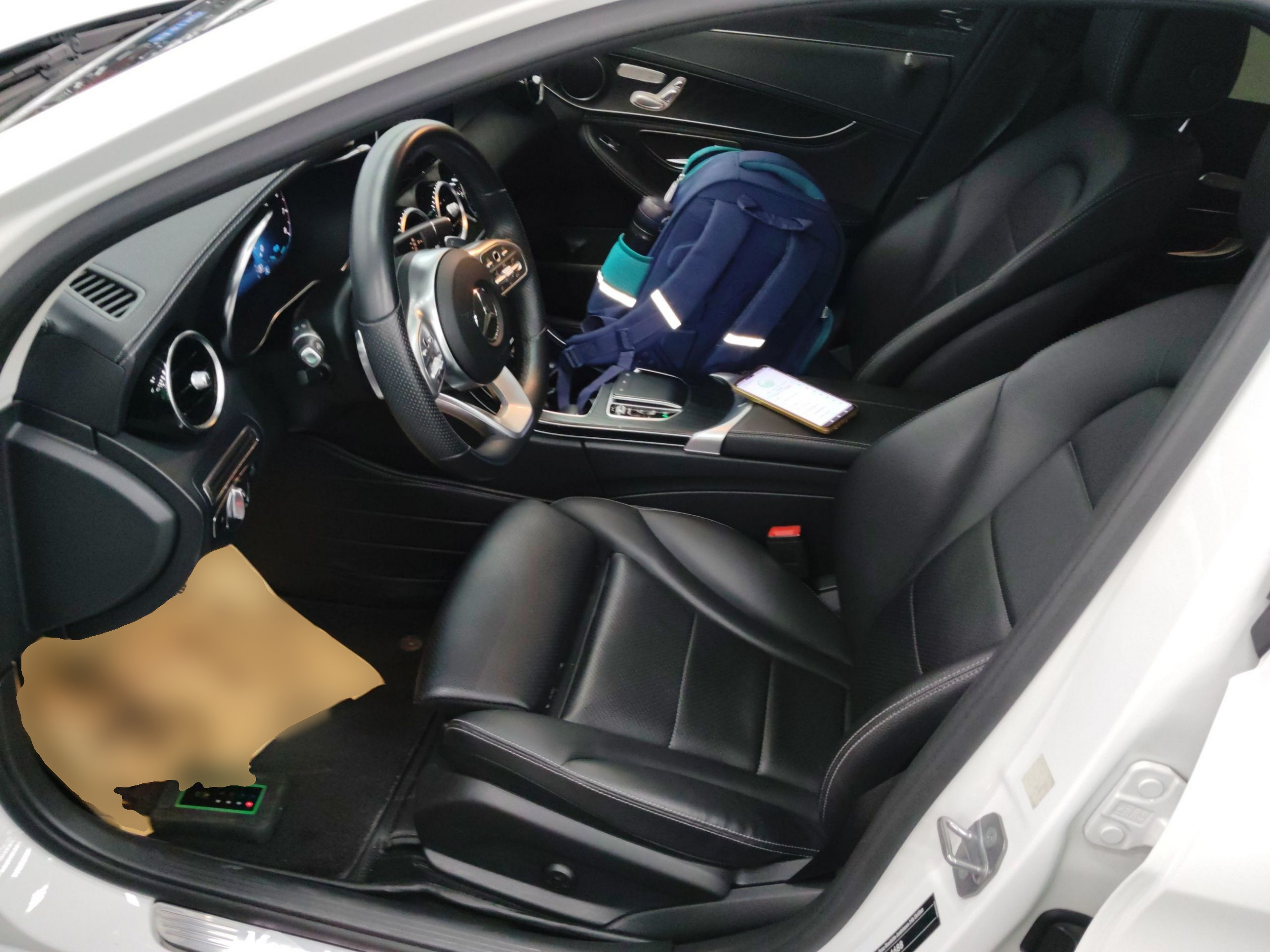 Переднее сиденье в автомобиле