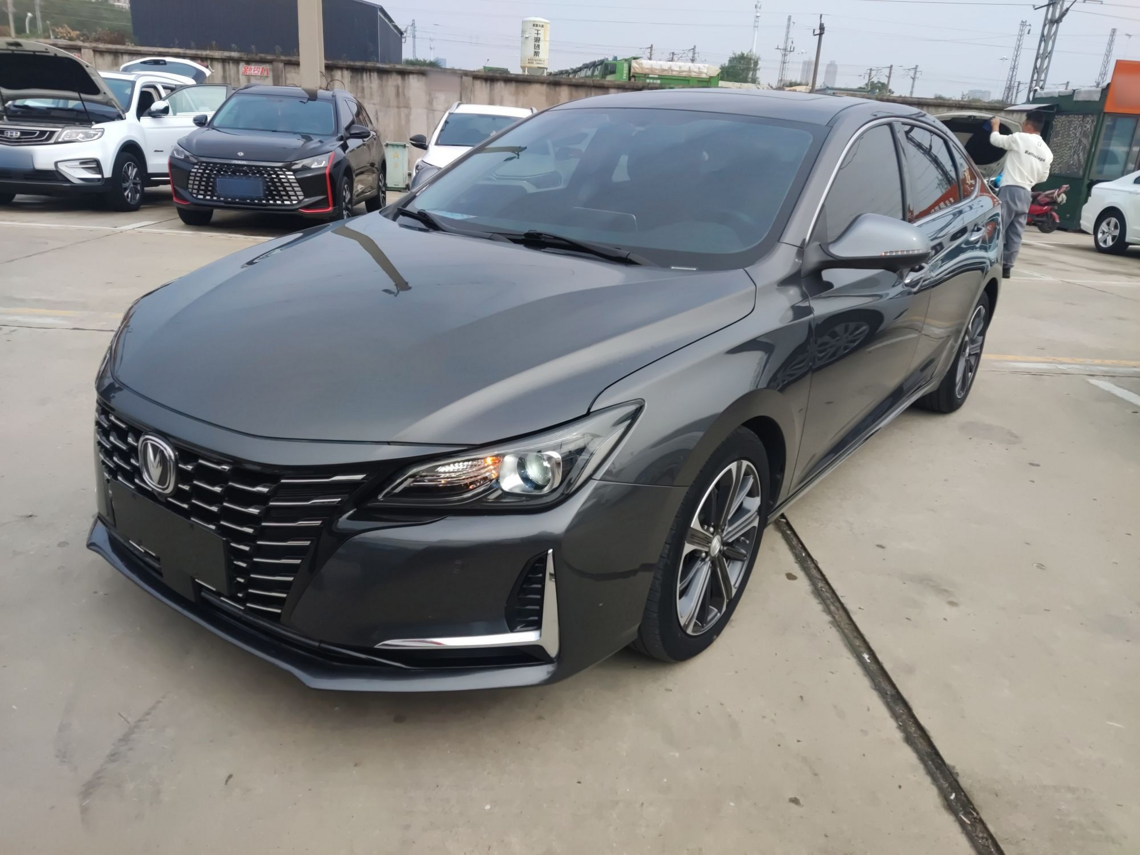 Под передней частью автомобиля