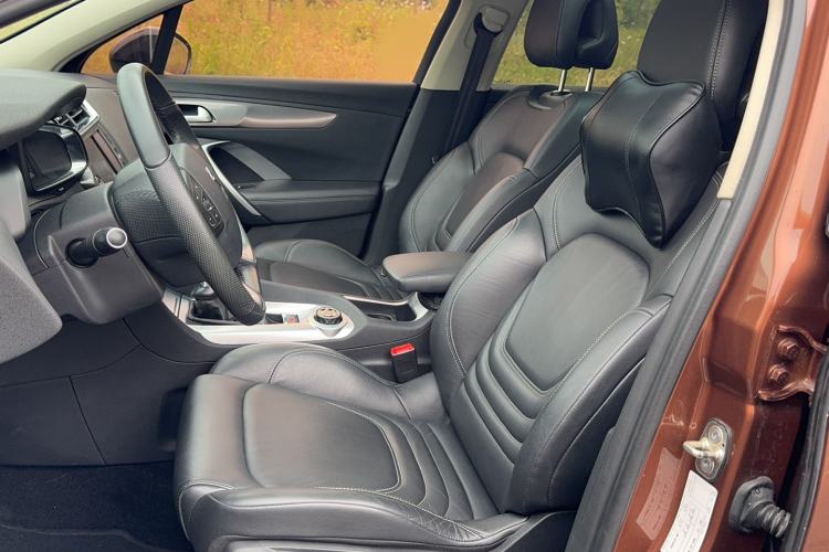 Used  6 2016 1.6T Luxury Edition THP160
