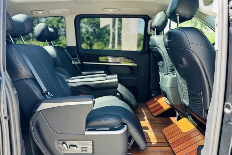 Used Mercedes-Benz V-Class 2017 V 260 Avantgarde Edition
