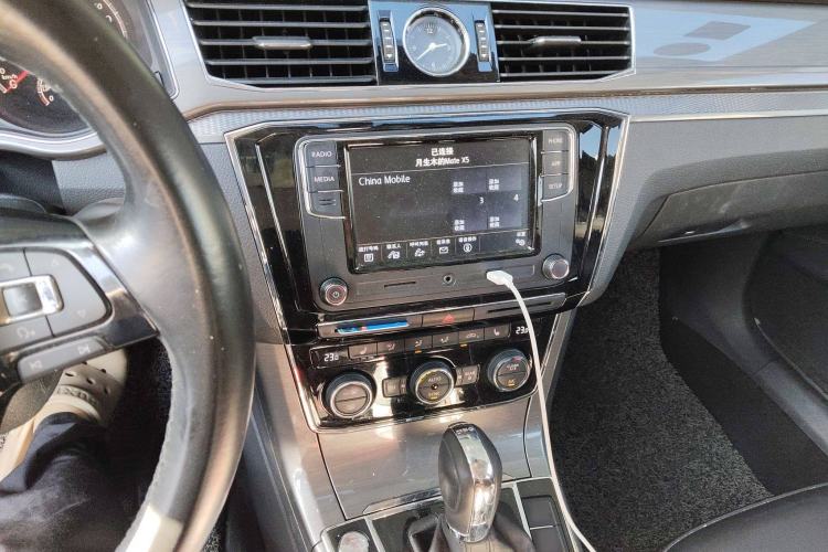 Used Volkswagen Passat 2017 330TSI DSG Luxury Edition
