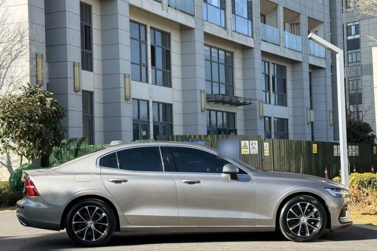 Used Volvo S60 2022 B4 Zhiyi Luxury Edition
