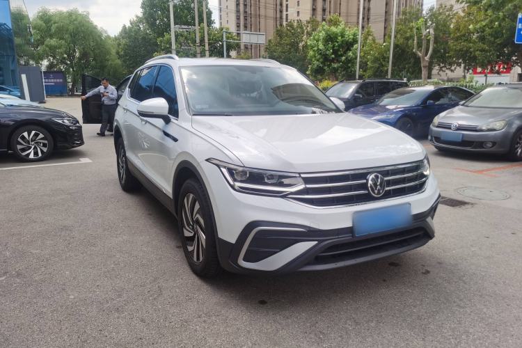 Used Volkswagen Tiguan L 2024 300TSI Automatic Two-Wheel Drive Smart Edition
