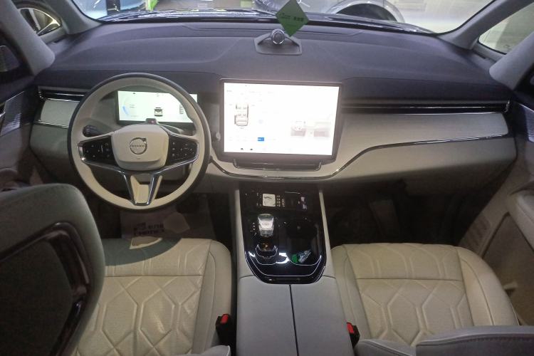 Used Volvo EM90 2025 Ultra Six-Seater