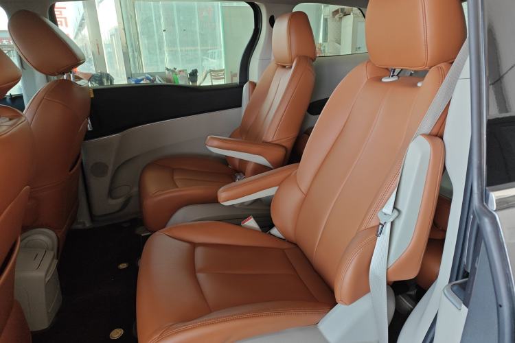 Used Buick GL8 2023 Land Executive Class Comfort Model