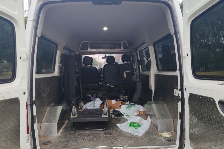 Used SAIC MAXUS Xintu V80 2024 Aotong 6AMT Short Wheelbase Mid-Roof Model with 127 Ps 5 Seats