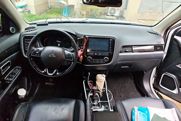 Used Mitsubishi Outlander 2019 2.0L Two-Wheel Drive Comfort Edition 5 Seats China VI Standard