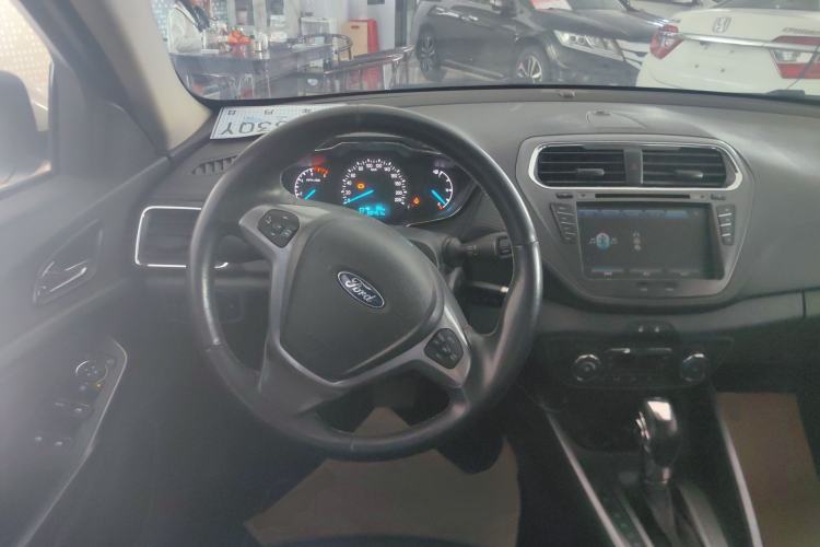 Used Ford Escort 2015 1.5L Automatic Fashion Model
