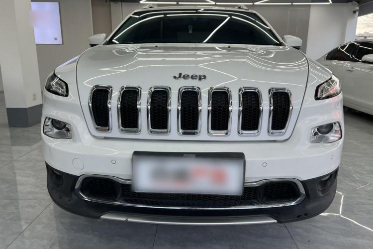 Used  Cherokee 2016 2.4L Professional Edition
