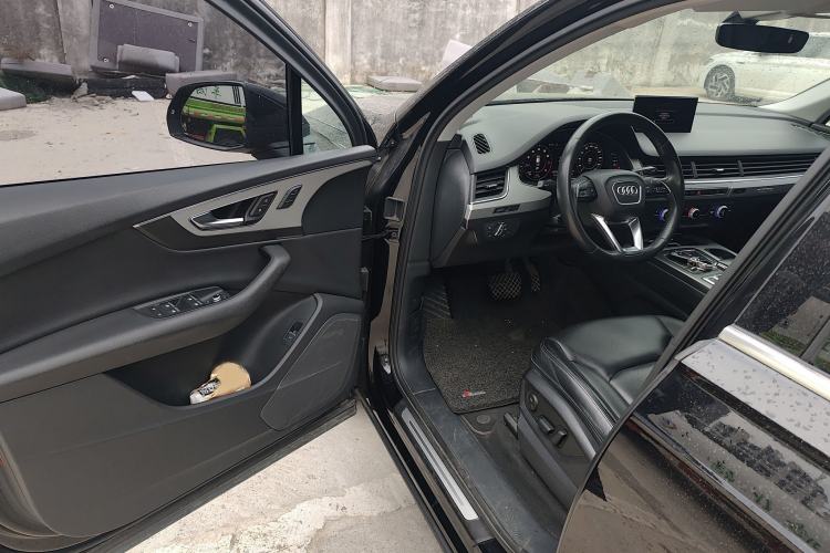 Used Audi Q7 2018 40 TFSI Comfort Model