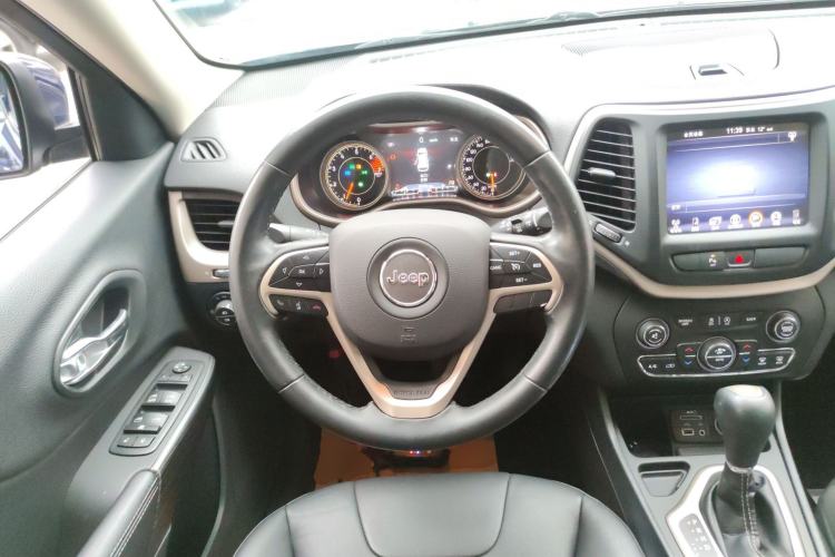 Used  Cherokee 2017 2.0L Superior Edition