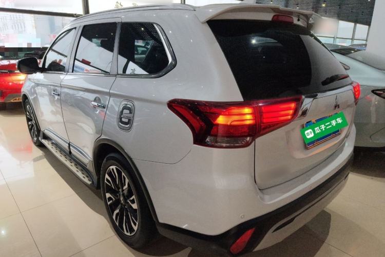 Used Mitsubishi Outlander 2019 2.4L Two-Wheel Drive ZhiXing Version 5 Seats China V Emission Standard
