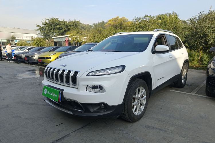 Used  Cherokee 2017 2.0L Superior Edition