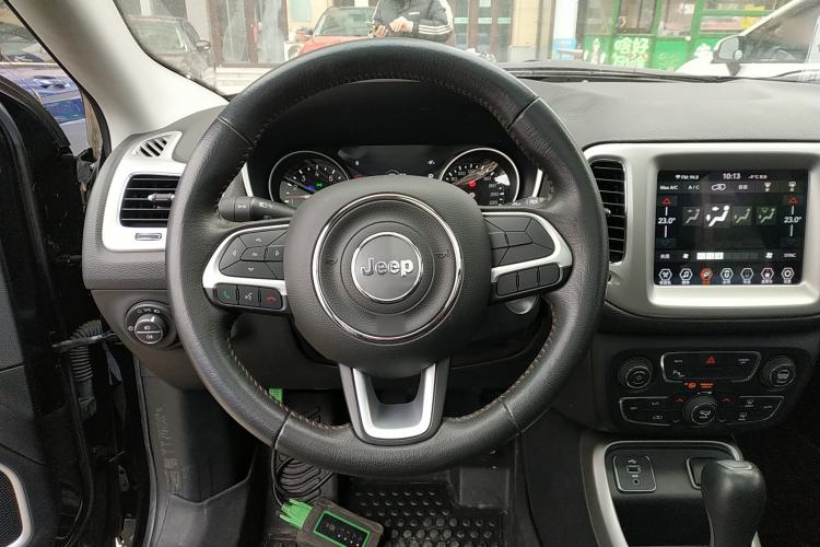 Used  Compass 2019 200T Automatic Family Edition - Connected Large Screen Version