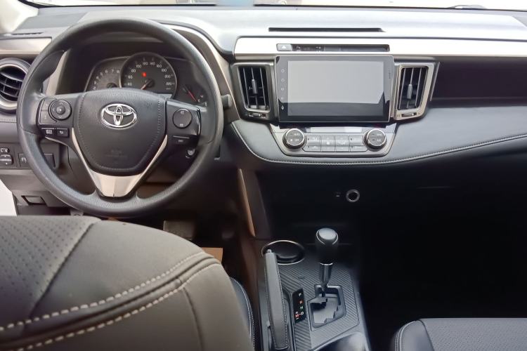 Used Toyota RAV4 2015 2.0L CVT Two-Wheel Drive Fashion Edition