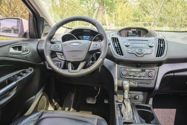 Used Ford Kuga 2017 EcoBoost 180 Two-Wheel-Drive Platinum Edition
