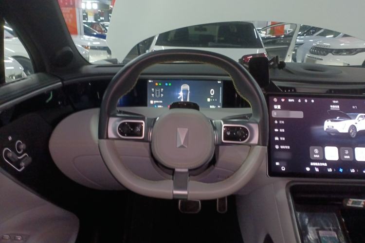 Used  11 2022 Long-Range Dual-Motor Luxury Edition 5 Seats