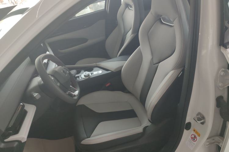 Used Changan UNI-V iDD 2024 Blue Whale Smart Electric iDD 136km ZhiKu Model
