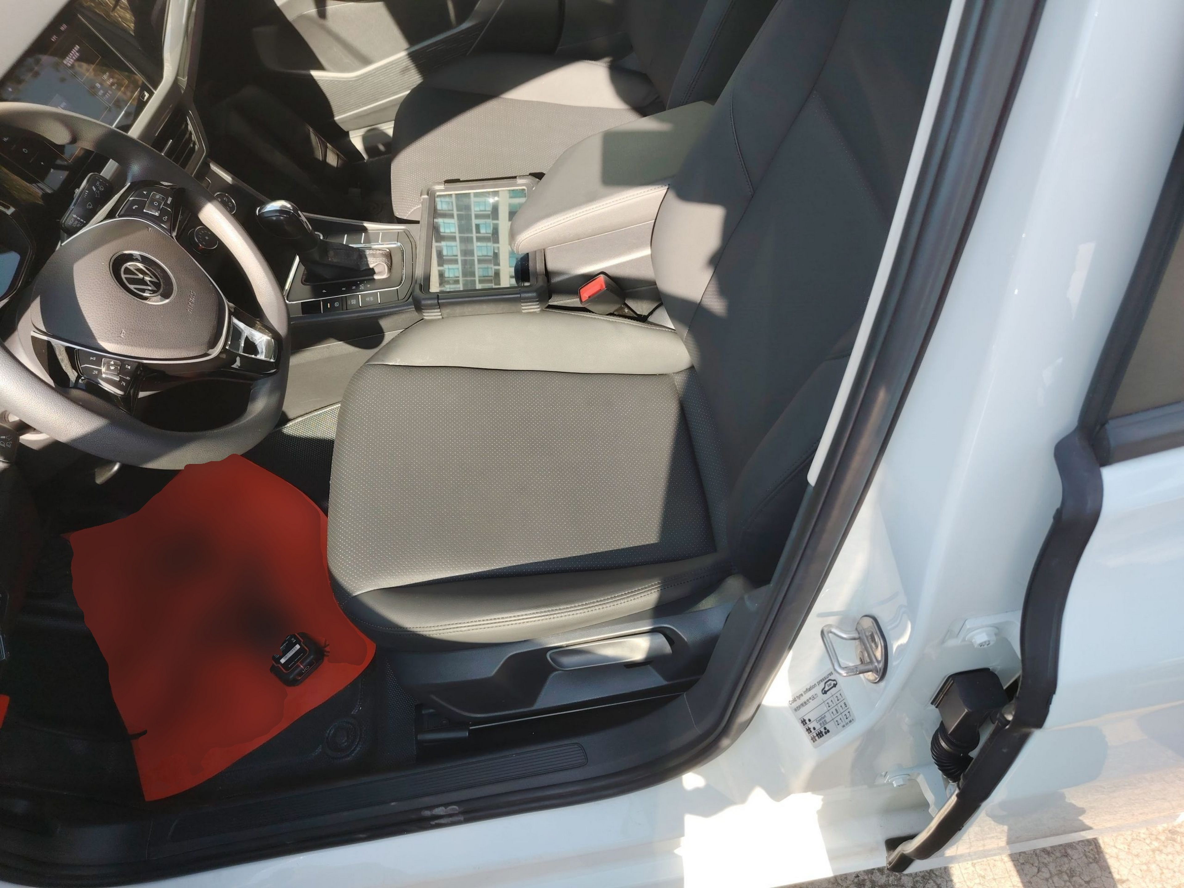 المقاعد الأمامية داخل السيارة