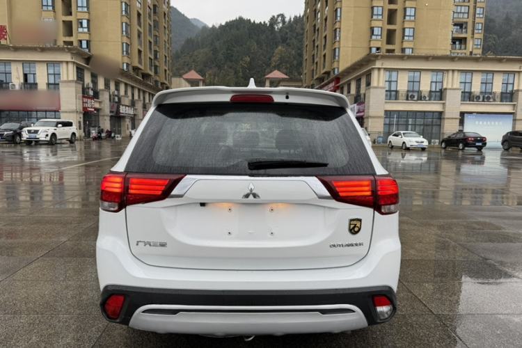 Used Mitsubishi Outlander 2019 2.0L Two-Wheel Drive Comfort Edition 5 Seats China V Standard