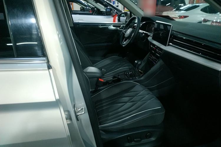 Used Volkswagen Tiguan L 2022 330TSI Automatic Two-Wheel Drive R-Line Enhanced Edition
