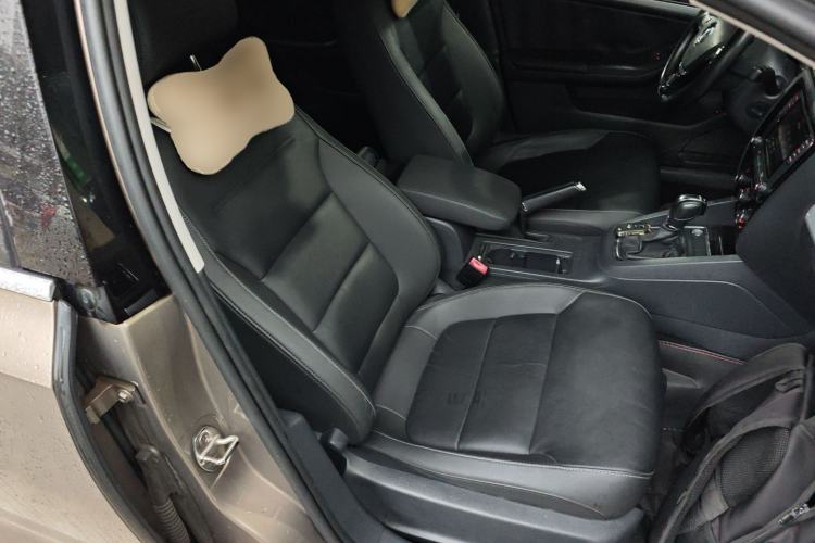 Used Volkswagen Sagitar 2017 230TSI Automatic Comfort Version
