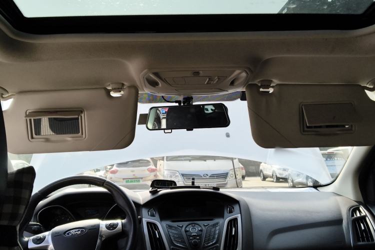 Used Ford Focus 2012 Sedan 1.6L Manual Fashion Edition
