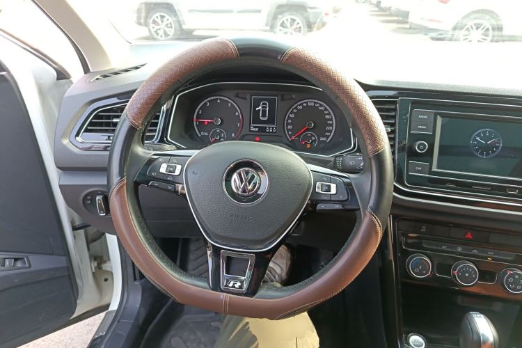 Used Volkswagen T-ROC 2018 280TSI DSG Two-Wheel-Drive Comfort Version China V Standard
