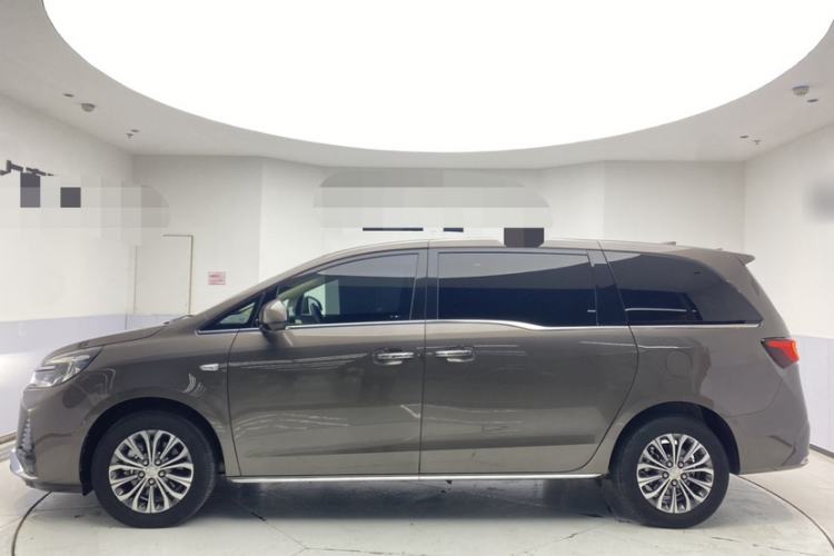 Used Buick GL8 2023 Facelifted Land Cruiser Executive Luxury Version
