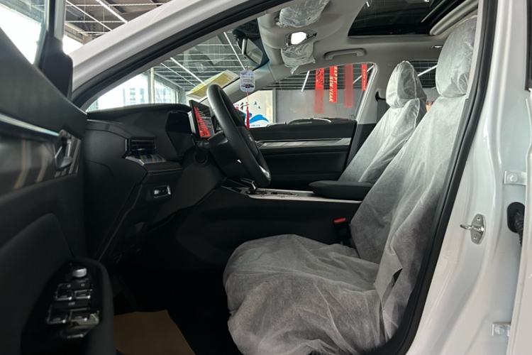 Used Geely Auto Emgrand L HiP 2024 Champion Edition 1.5TD-DHT Pro 100KM Superior Model
