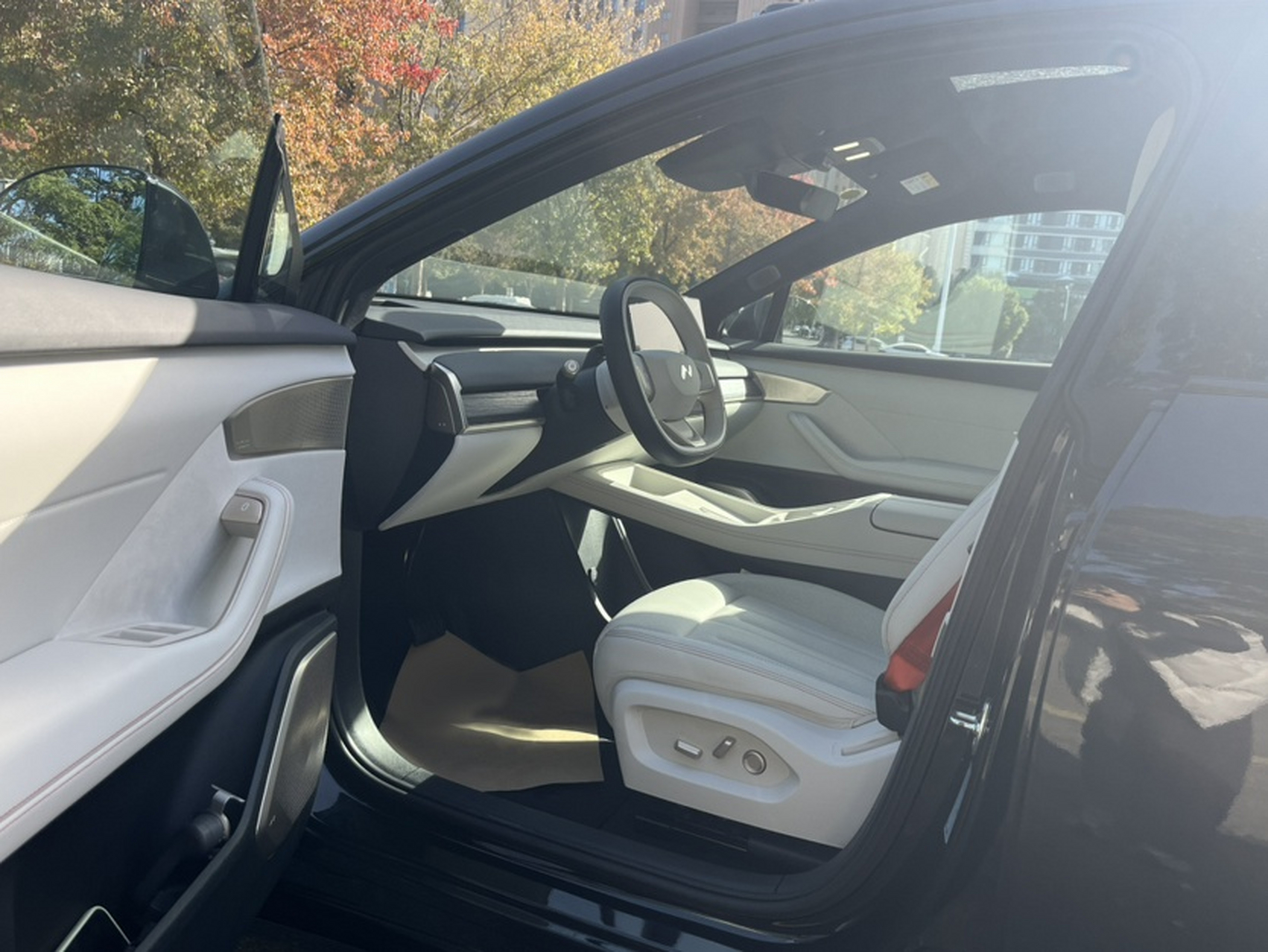 Переднее сиденье в автомобиле