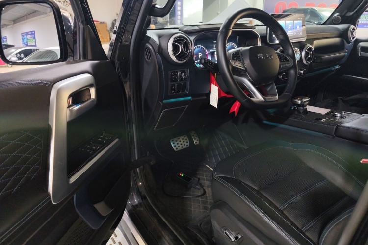 Used  BJ40 2023 2.0T Automatic Four-Wheel Drive Urban Hunter Edition Chivalrous Type
