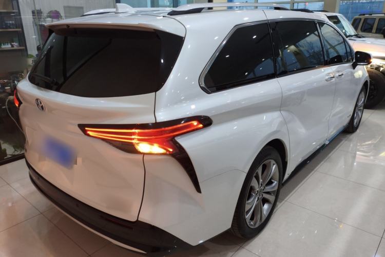 Used Toyota Sienna 2023 2.5L Hybrid Platinum Edition