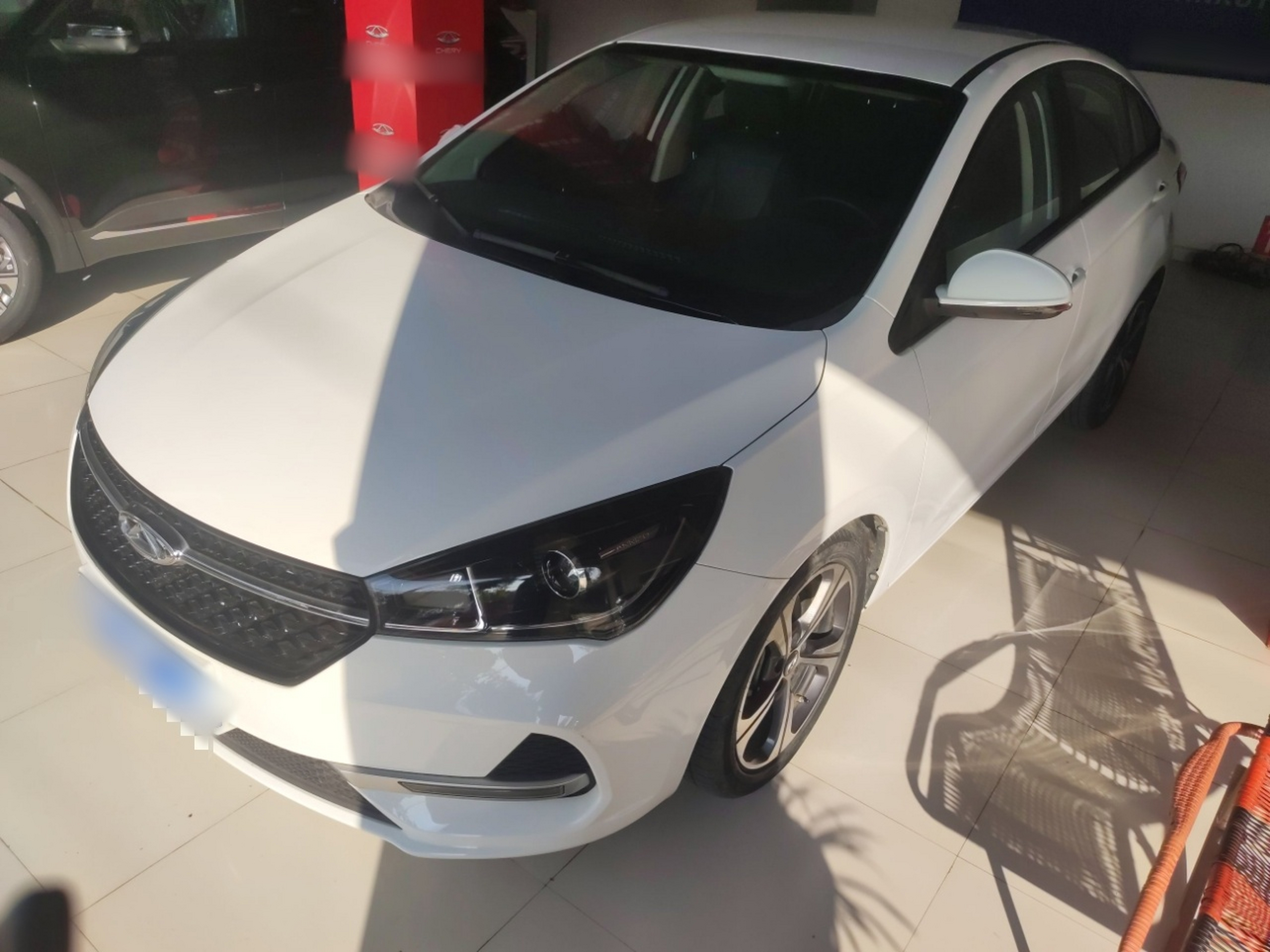 Под передней частью автомобиля