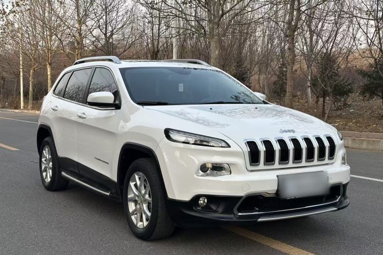 Used  Cherokee 2017 2.4L Leading Edition