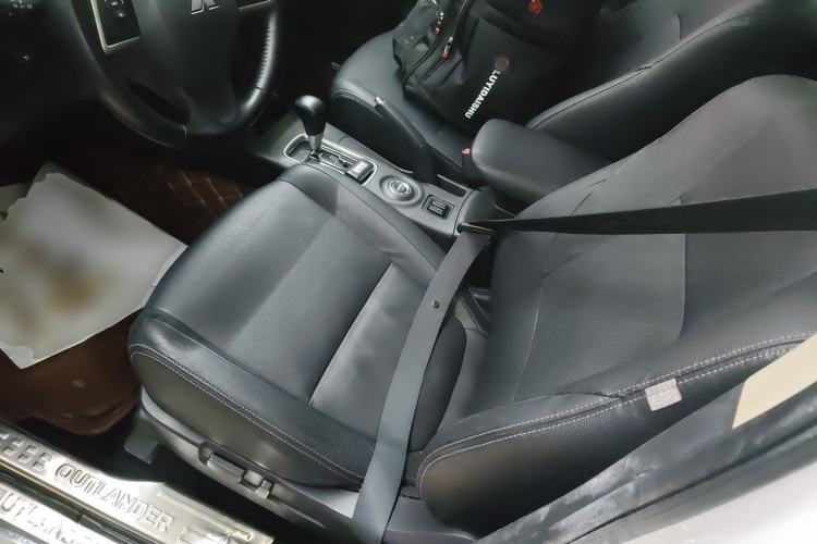 Used Mitsubishi Outlander 2014 2.4L 4x4 Deluxe Value Edition 5 Seats