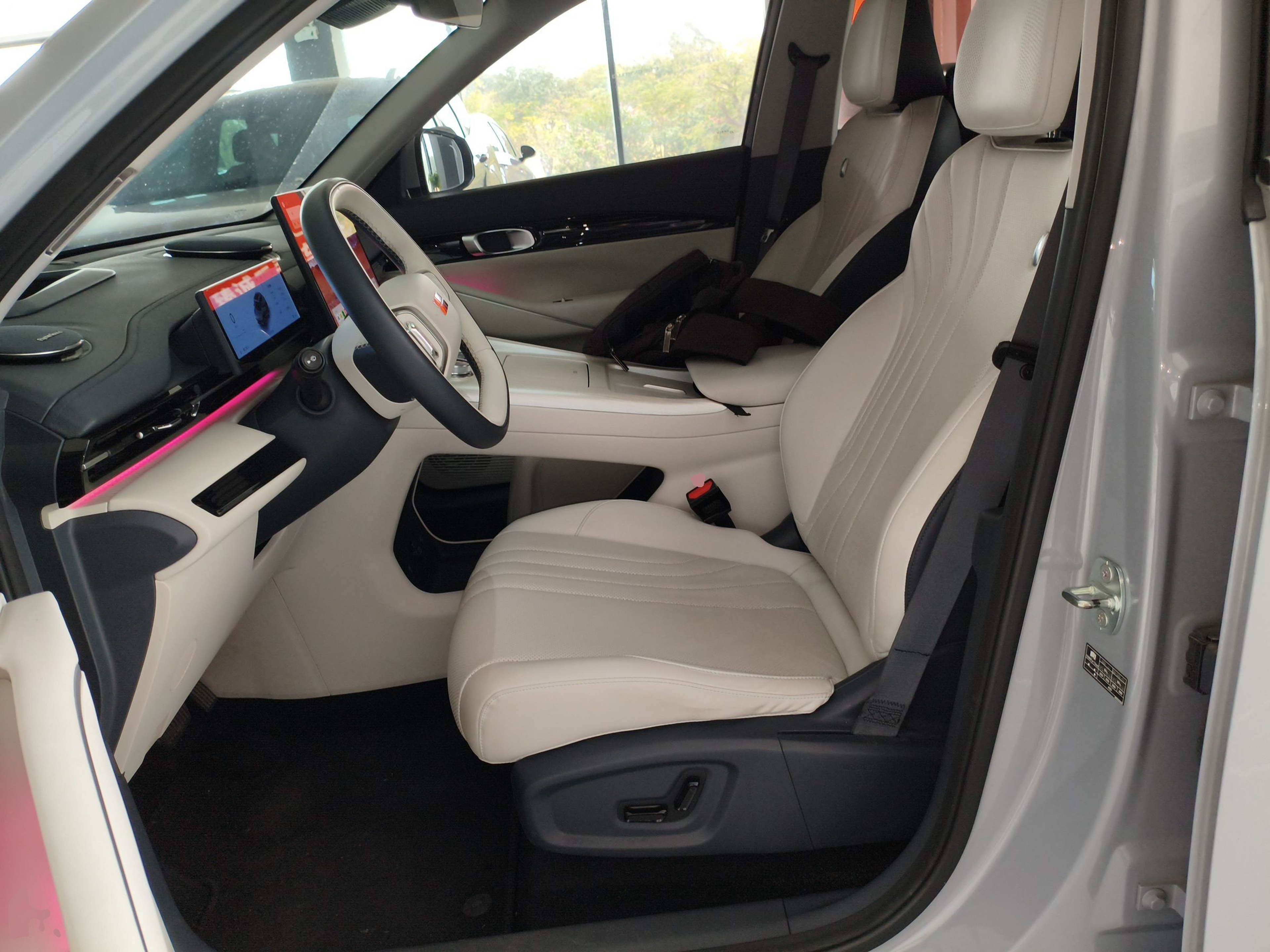 Переднее сиденье в автомобиле