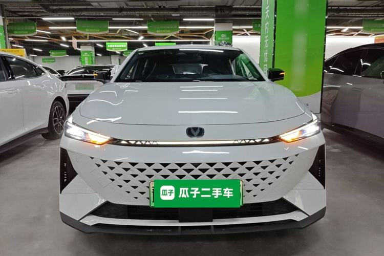 Used Changan UNI-V iDD 2024 Blue Whale Smart Electric iDD 136km ZhiKu Model
