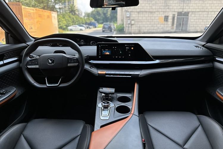 Used Changan UNI-V 2022 1.5T Prestige Version
