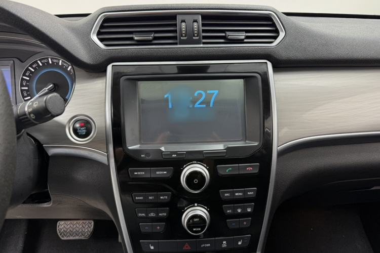 Used Haval H2 2017 Red-Label 1.5T Automatic Two-Wheel Drive Luxury Model
