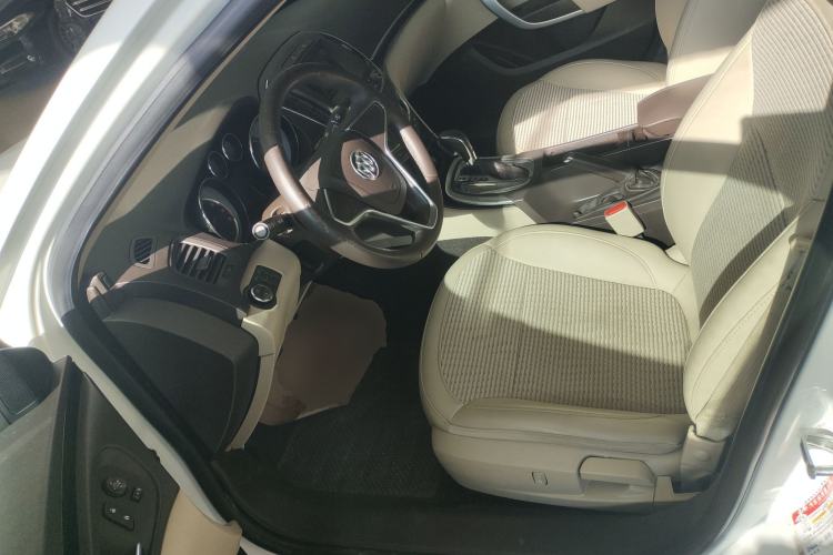 Used Buick Regal 2015 2.0L Leading Fashion Edition