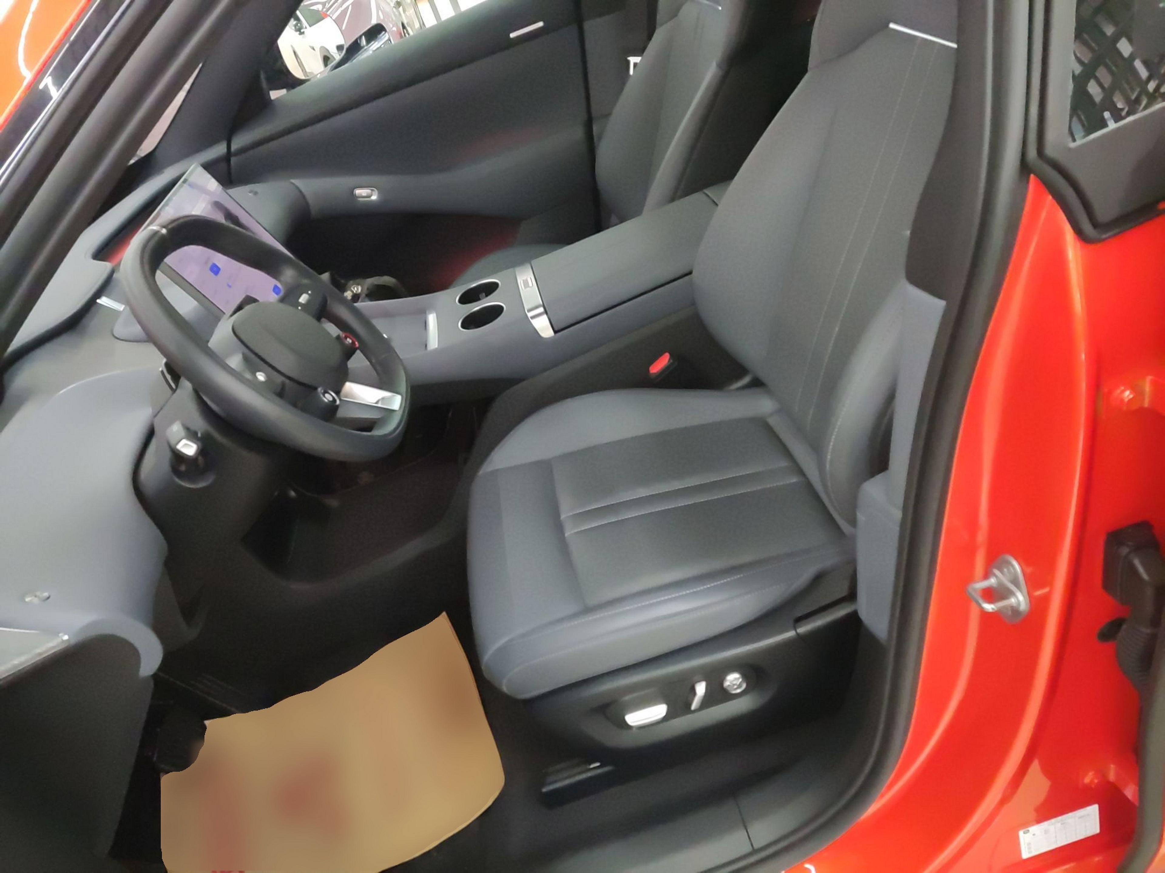 Переднее сиденье в автомобиле