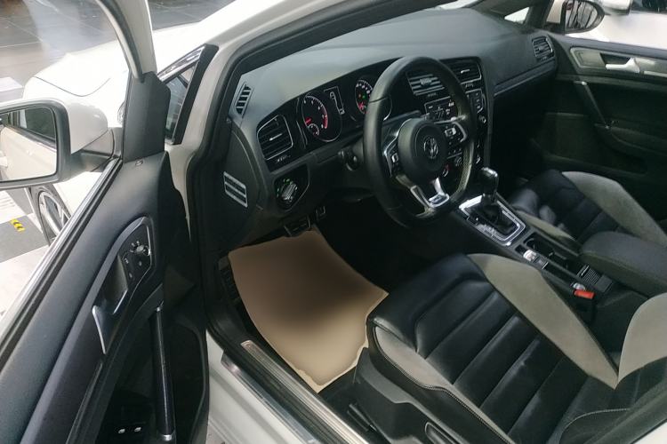 Used Volkswagen Golf 2017 280TSI Automatic R-Line Million-Vehicle Commemorative Edition
