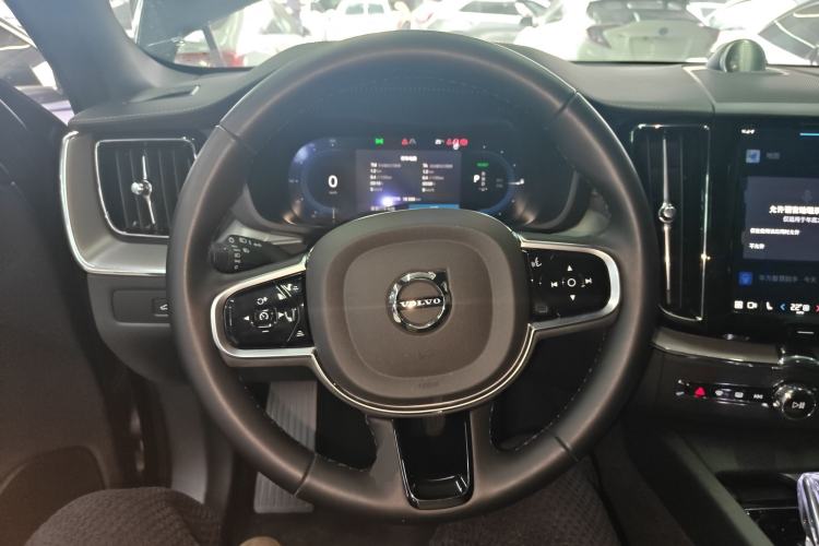 Used Volvo XC60 New Energy 2025 Plug-in Hybrid Long-Range All-Wheel Drive Zhiyuan Extreme Night Black Edition
