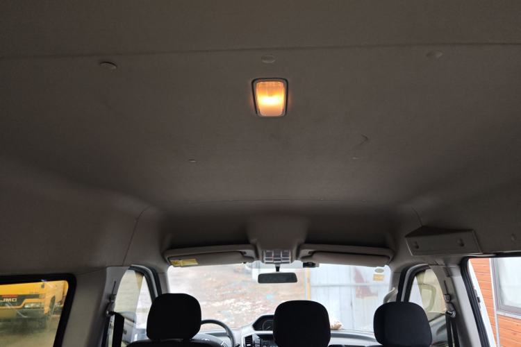 Used SAIC MAXUS Xintu V80 2019 2.5T Classic Edition 6-Speed Manual – Aoyuntong Short Wheelbase Mid-Height Design 5/6 Seats
