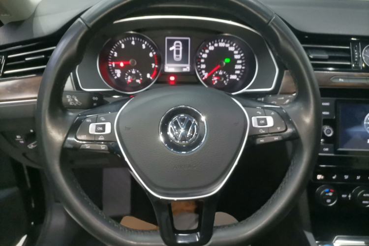 Used Volkswagen Magotan 2018 Facelift 330TSI DSG Luxury Model
