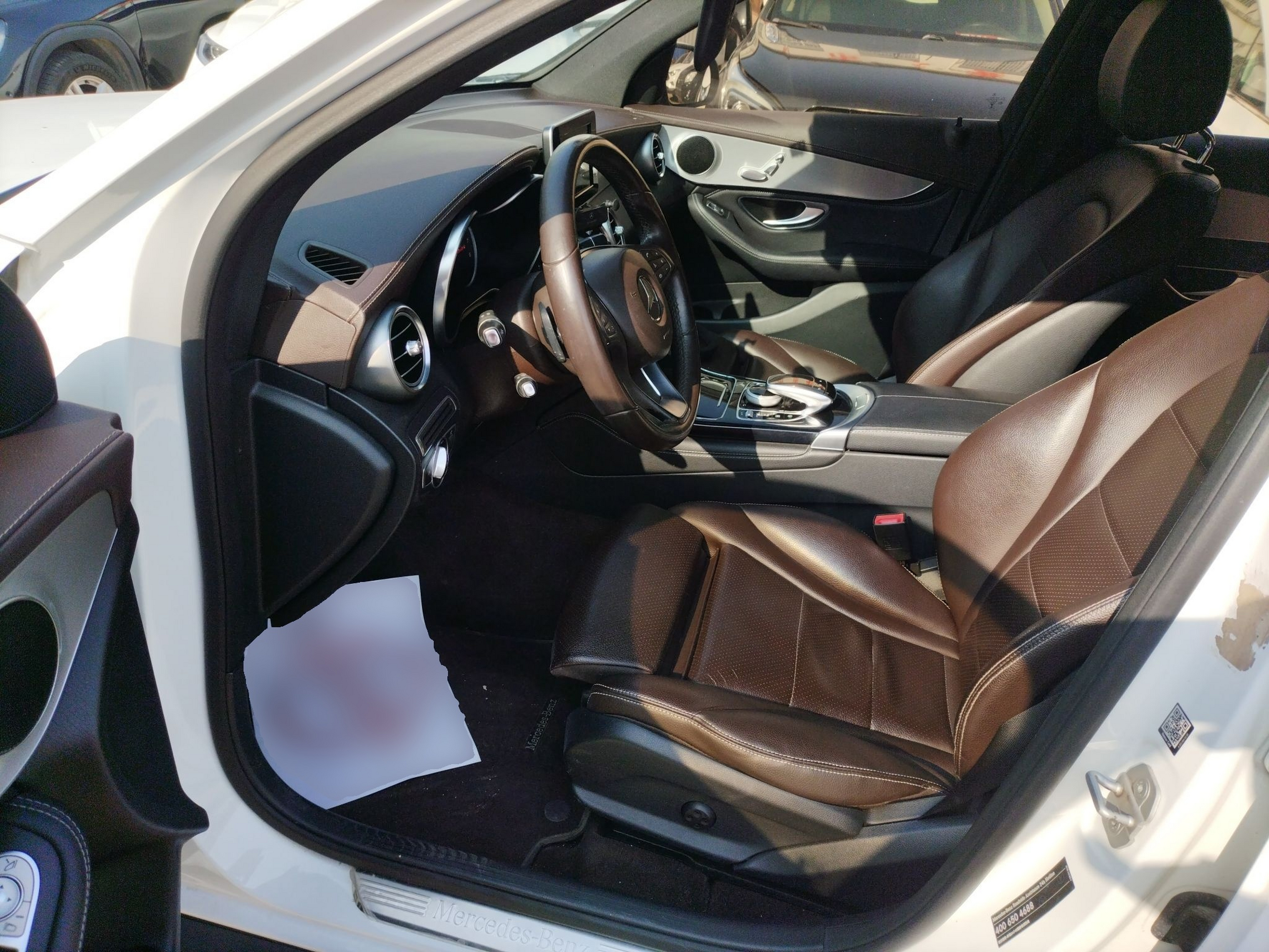 Переднее сиденье в автомобиле