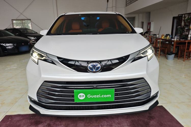 Used Toyota Sienna 2023 2.5L Hybrid Deluxe Edition
